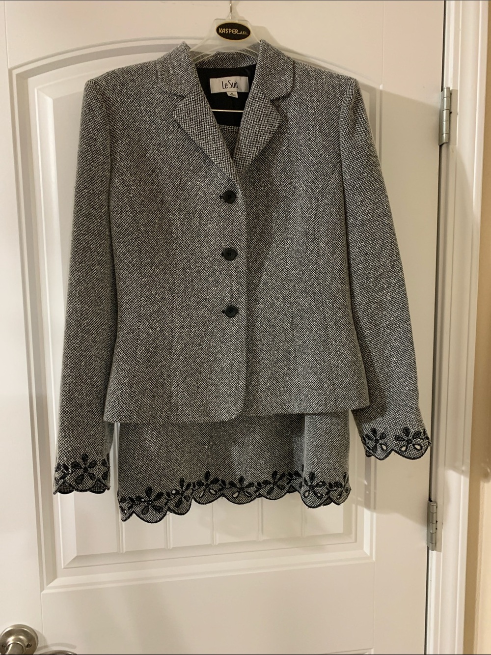 Le Suit Gray Tweed Blazer with Scalloped Embroidered Hem - Picture 2 of 7